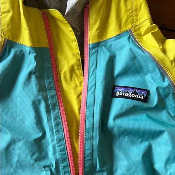 Patagonia Teal and Yellow Hooded Jacket - Picture 2 of 5